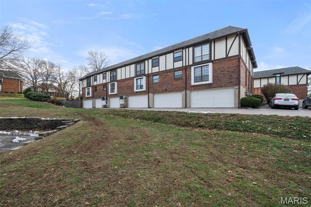 917 Claytonbrook Drive 3, Ballwin, MO 63011
