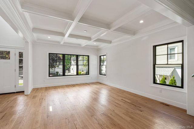 33 3rd Street, Manhasset, NY 11030