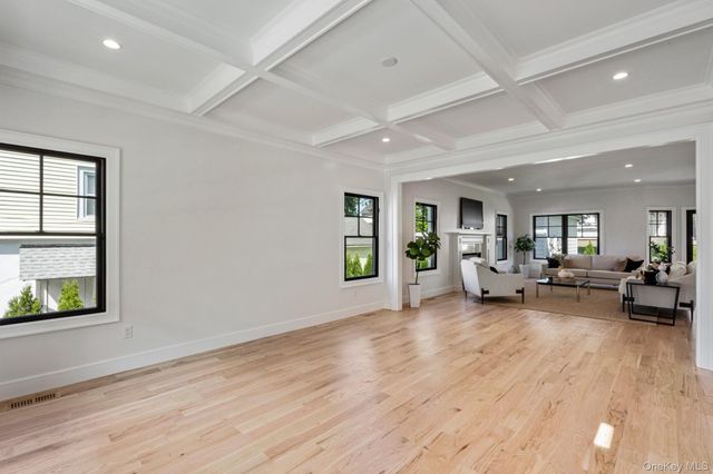 33 3rd Street, Manhasset, NY 11030