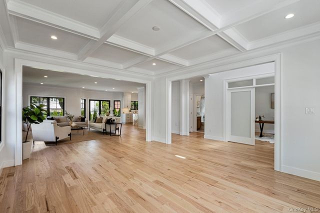 33 3rd Street, Manhasset, NY 11030