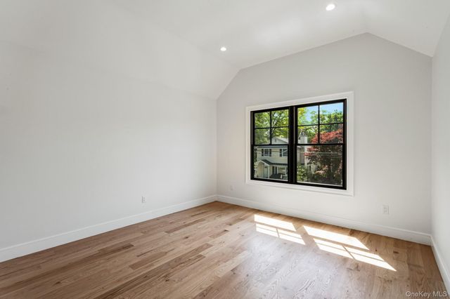33 3rd Street, Manhasset, NY 11030