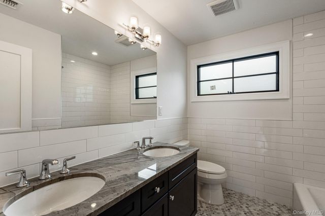 33 3rd Street, Manhasset, NY 11030