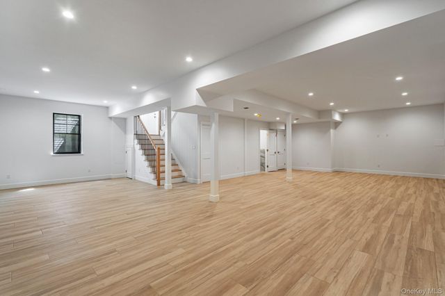 33 3rd Street, Manhasset, NY 11030