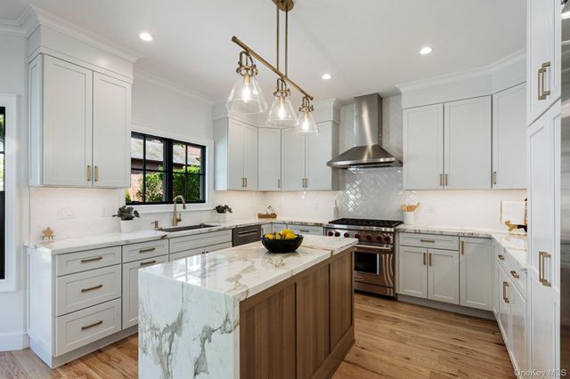 33 3rd Street, Manhasset, NY 11030