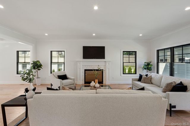33 3rd Street, Manhasset, NY 11030