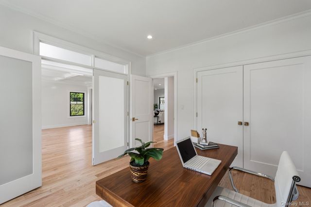 33 3rd Street, Manhasset, NY 11030