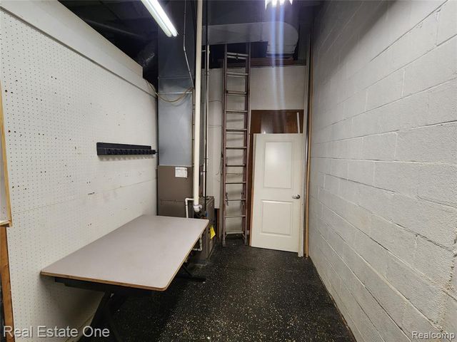 4105 12 Mile Road, Berkley, MI 48072