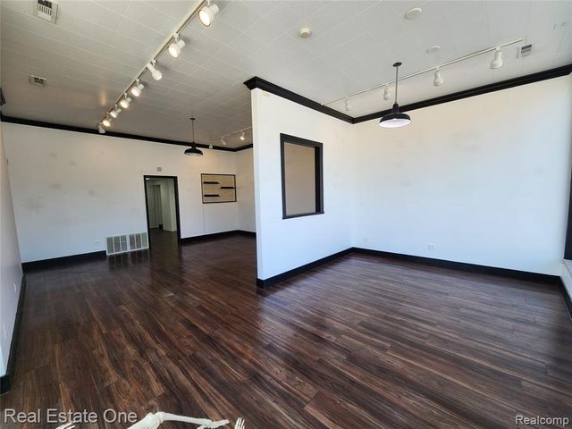 4105 12 Mile Road, Berkley, MI 48072