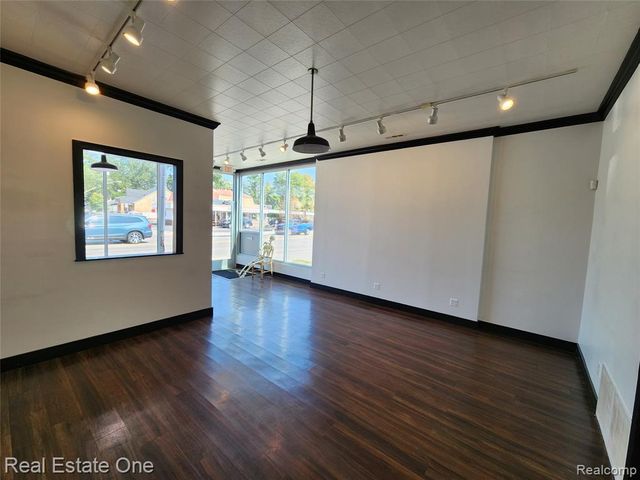 4105 12 Mile Road, Berkley, MI 48072