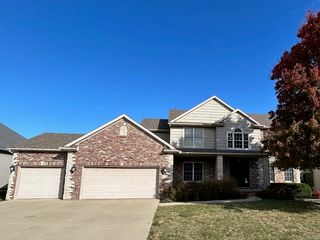 2810 Stevenson Drive, Bloomington, IL 61704