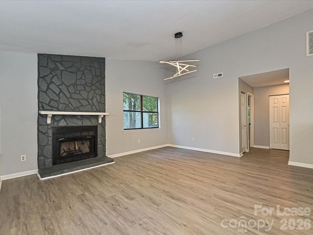 633 Pennwood Lane, Charlotte, NC 28215