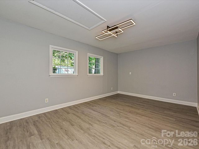 633 Pennwood Lane, Charlotte, NC 28215