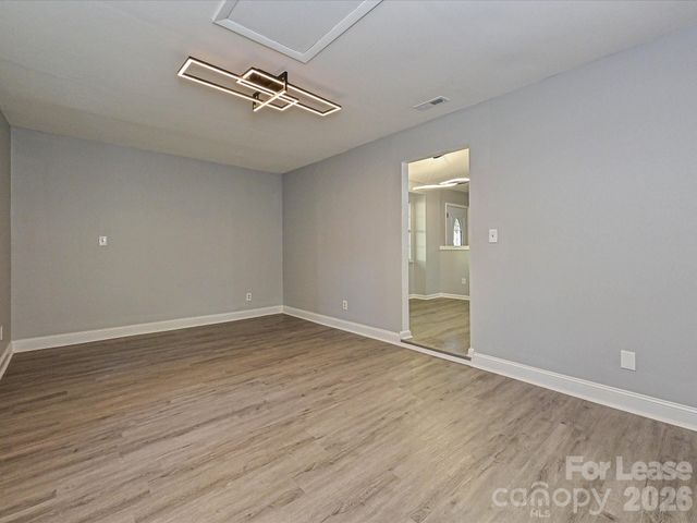 633 Pennwood Lane, Charlotte, NC 28215