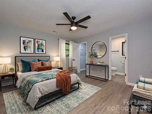 633 Pennwood Lane, Charlotte, NC 28215
