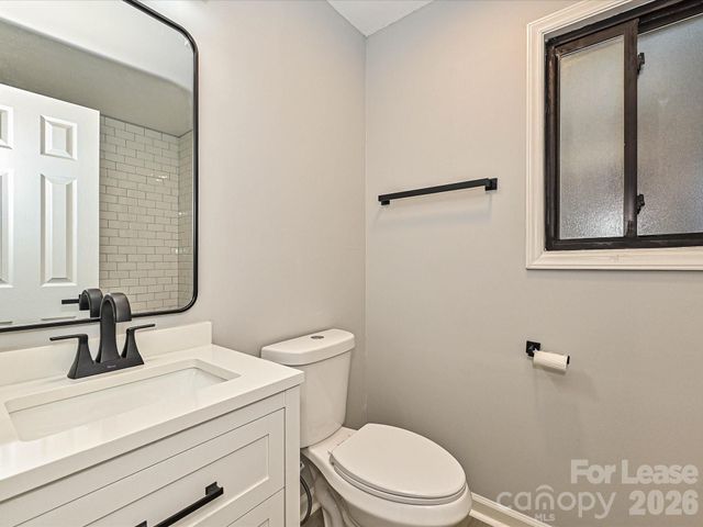633 Pennwood Lane, Charlotte, NC 28215