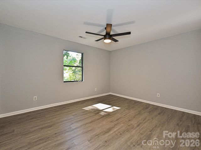 633 Pennwood Lane, Charlotte, NC 28215