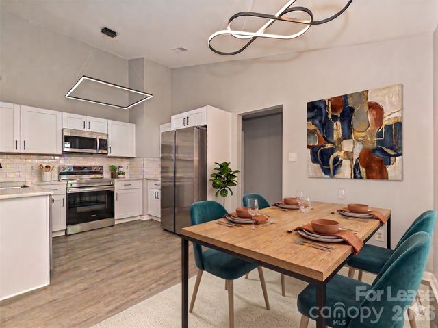 633 Pennwood Lane, Charlotte, NC 28215