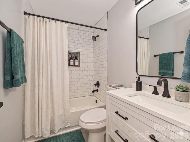 633 Pennwood Lane, Charlotte, NC 28215