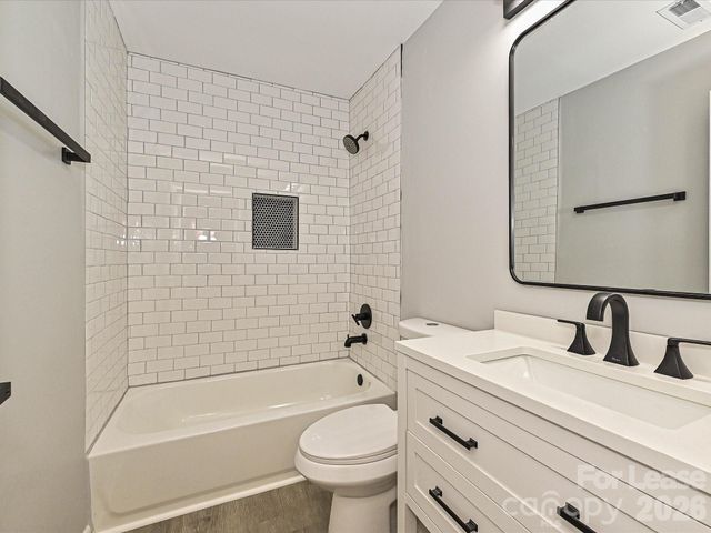633 Pennwood Lane, Charlotte, NC 28215