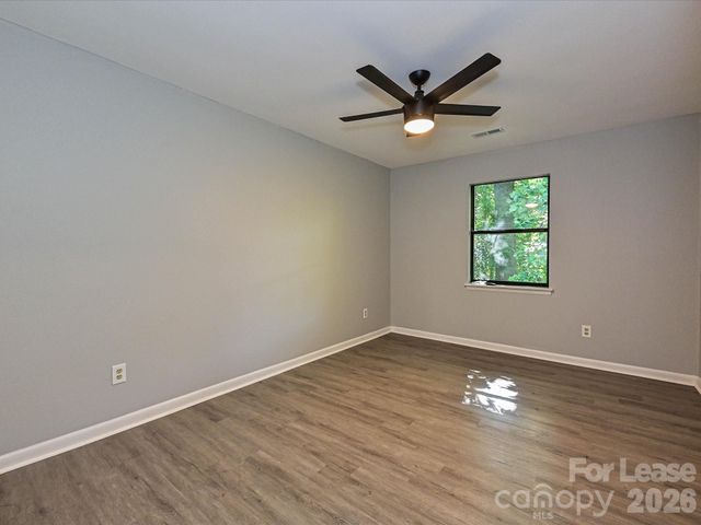 633 Pennwood Lane, Charlotte, NC 28215