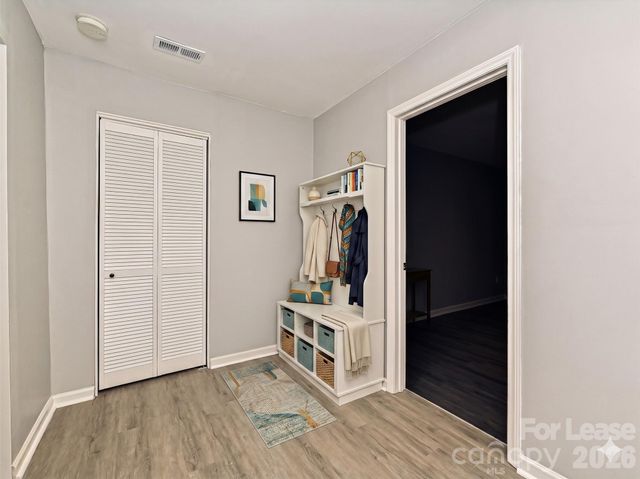 633 Pennwood Lane, Charlotte, NC 28215