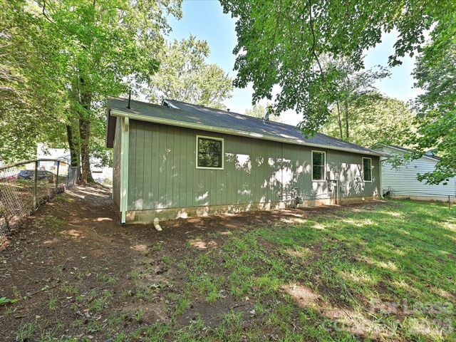 633 Pennwood Lane, Charlotte, NC 28215