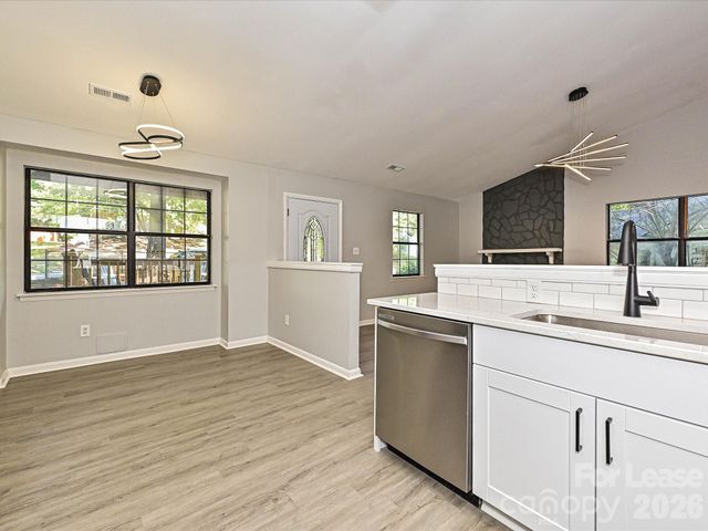 633 Pennwood Lane, Charlotte, NC 28215