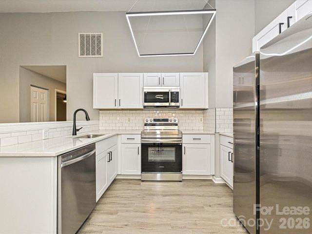 633 Pennwood Lane, Charlotte, NC 28215