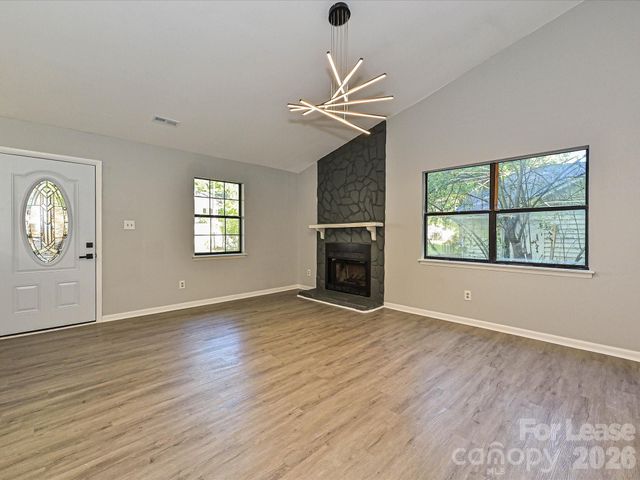 633 Pennwood Lane, Charlotte, NC 28215