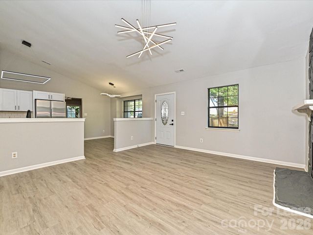 633 Pennwood Lane, Charlotte, NC 28215
