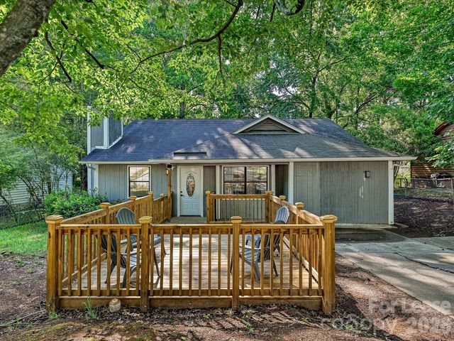 633 Pennwood Lane, Charlotte, NC 28215
