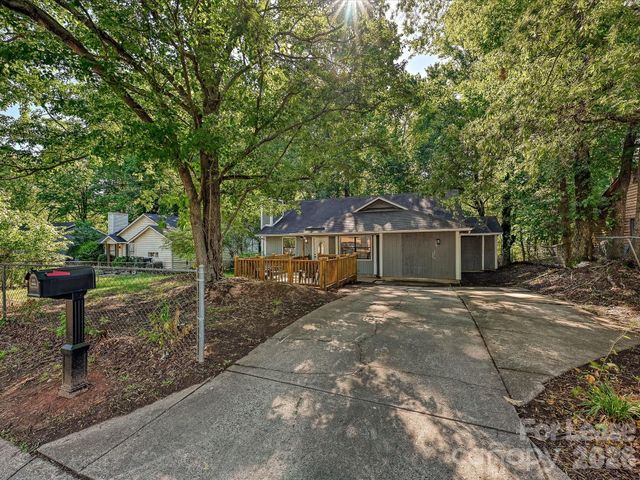 633 Pennwood Lane, Charlotte, NC 28215