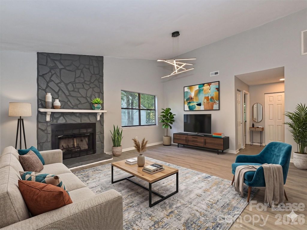 633 Pennwood Lane, Charlotte, NC 28215