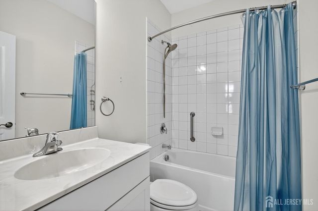 67 Grabowski Drive, Sayreville, NJ 08859