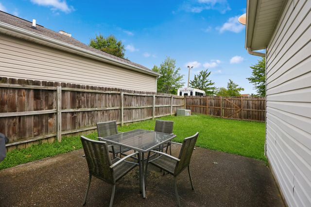 1121 Parliament Way, Lexington, KY 40517