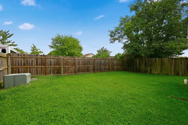 1121 Parliament Way, Lexington, KY 40517