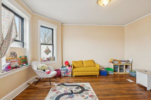 8548 S Manistee Avenue, Chicago, IL 60617