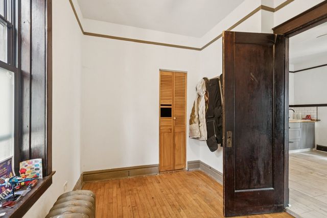 8548 S Manistee Avenue, Chicago, IL 60617