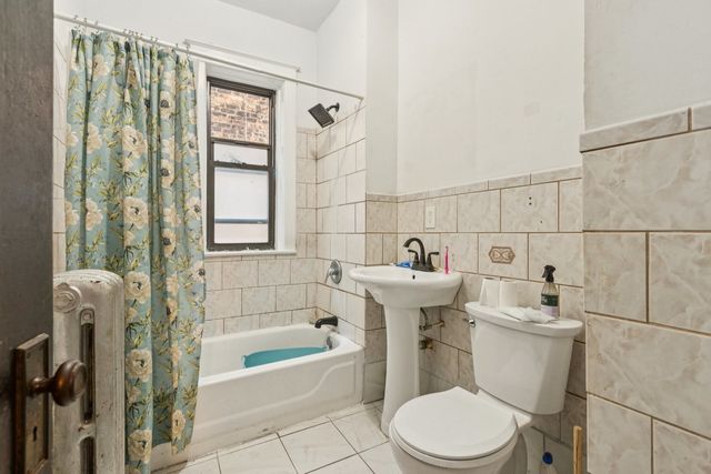 8548 S Manistee Avenue, Chicago, IL 60617