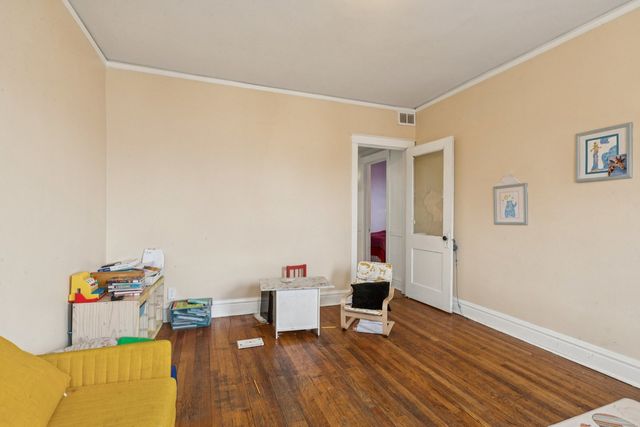 8548 S Manistee Avenue, Chicago, IL 60617