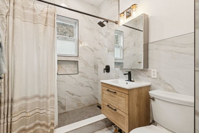 8548 S Manistee Avenue, Chicago, IL 60617