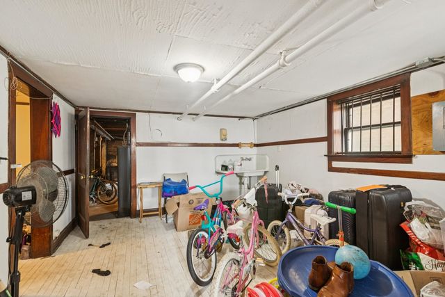 8548 S Manistee Avenue, Chicago, IL 60617