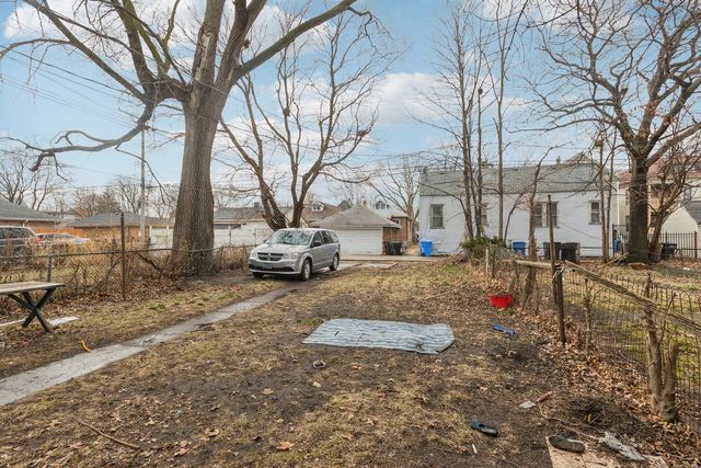 8548 S Manistee Avenue, Chicago, IL 60617