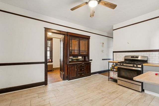 8548 S Manistee Avenue, Chicago, IL 60617