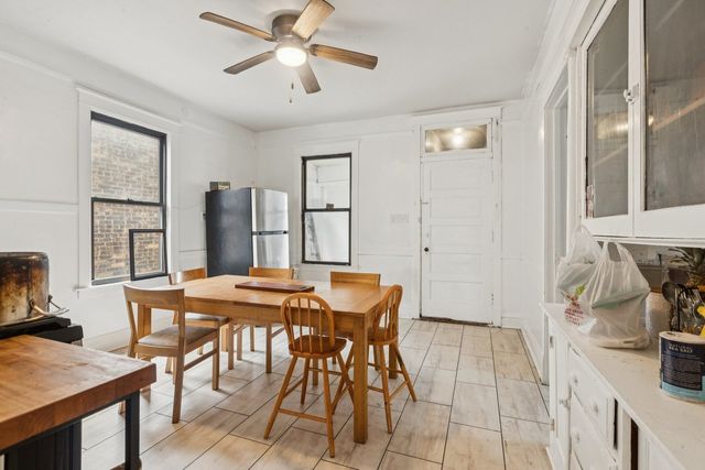 8548 S Manistee Avenue, Chicago, IL 60617