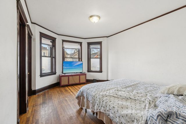 8548 S Manistee Avenue, Chicago, IL 60617