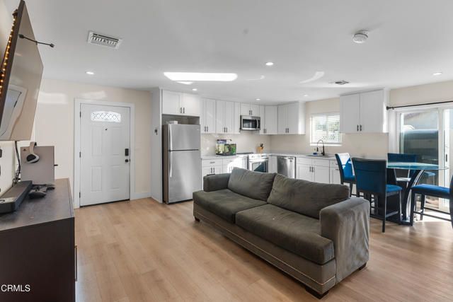 2549 Young Avenue B, Thousand Oaks, CA 91360