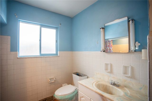 323 Olivia St., Vanport, PA 15009