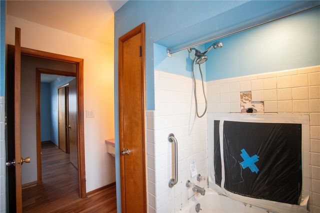 323 Olivia St., Vanport, PA 15009