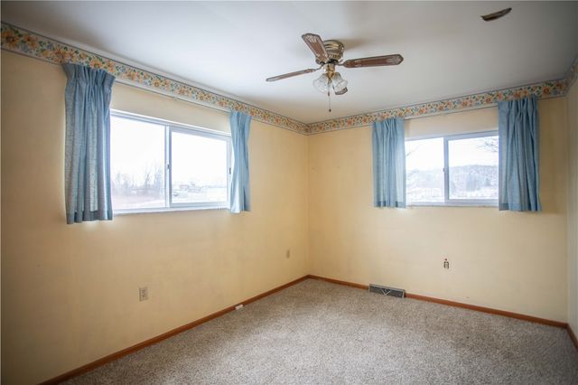 323 Olivia St., Vanport, PA 15009